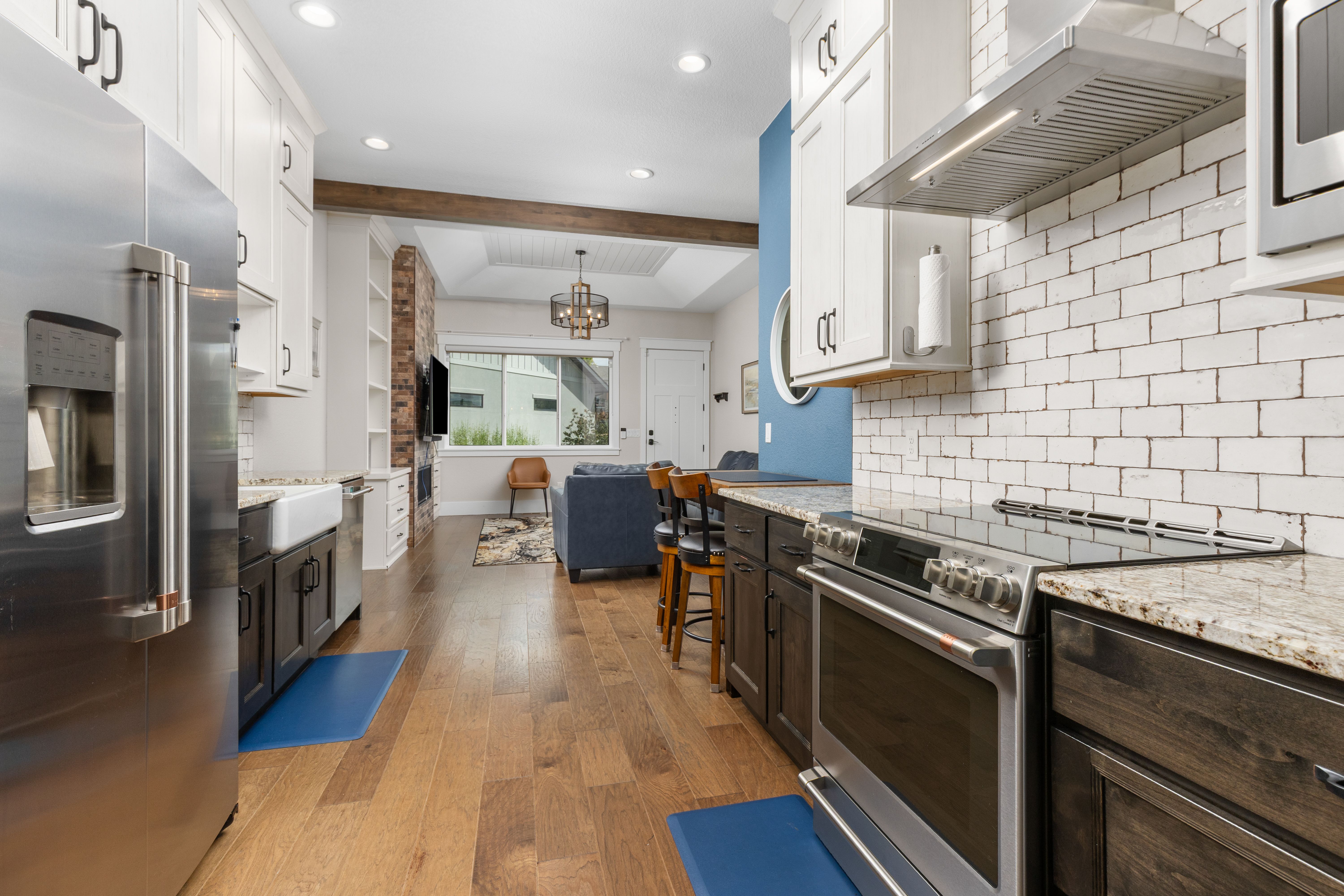  Amazing Opportunity For Multigenerational Living - 物件實景
