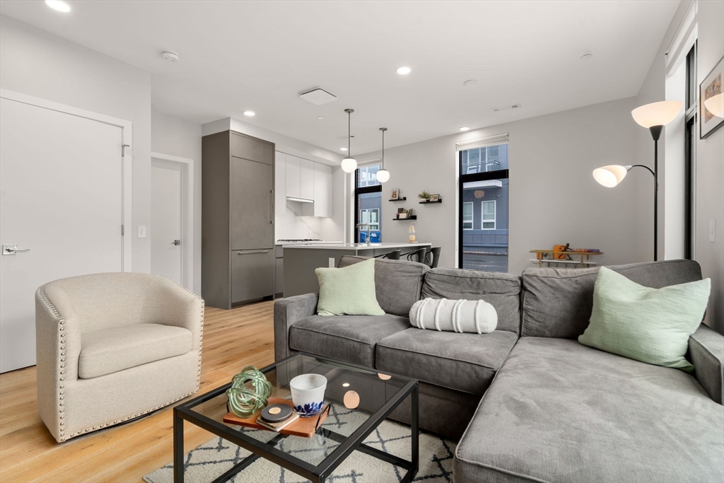 Boston, Massachusetts, 02135, United States, 2 Bedrooms Bedrooms, ,2 BathroomsBathrooms,Residential,For Sale,1817908