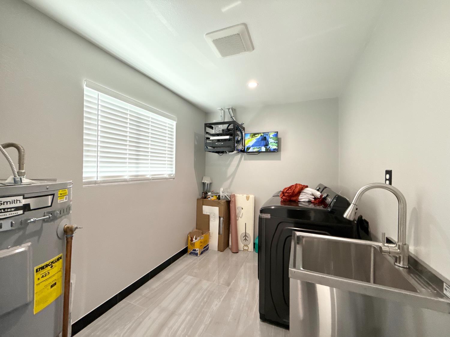 Chowchilla, California, 93610, United States, 3 Bedrooms Bedrooms, ,2 BathroomsBathrooms,Residential,For Sale,1993828