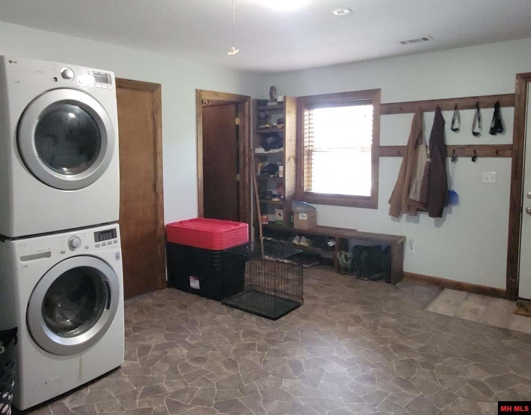 Franklin, Arkansas, 72536, United States, 5 Bedrooms Bedrooms, ,3 BathroomsBathrooms,Residential,For Sale,2039811