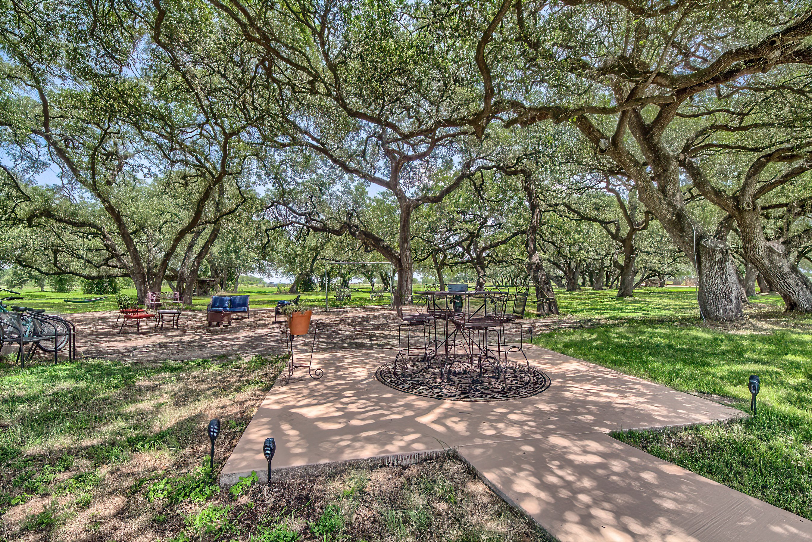 Seguin, Texas, 78155, United States, 7 Bedrooms Bedrooms, ,7 BathroomsBathrooms,Residential,For Sale,1994199