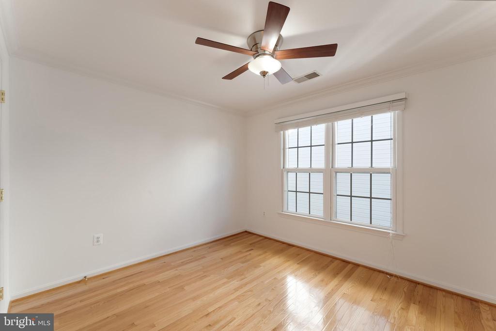 Lorton, Virginia, 22079, United States, 5 Bedrooms Bedrooms, ,4 BathroomsBathrooms,Residential,For Sale,2001485