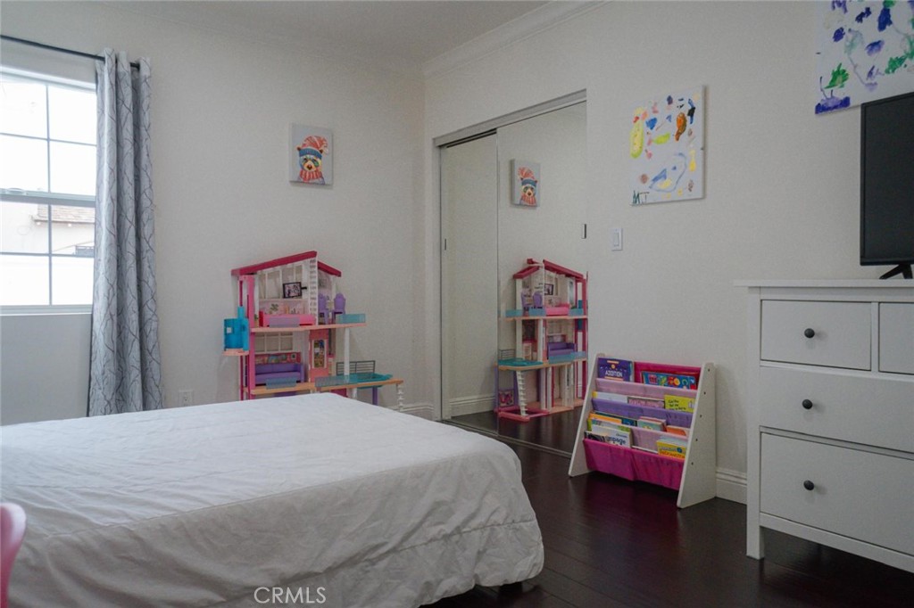 Los Angeles, California, 90043, United States, 3 Bedrooms Bedrooms, ,2 BathroomsBathrooms,Residential,For Sale,1981905