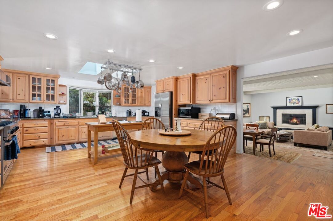Calabasas, California, 91302, United States, 4 Bedrooms Bedrooms, ,3 BathroomsBathrooms,Residential,For Sale,1896554