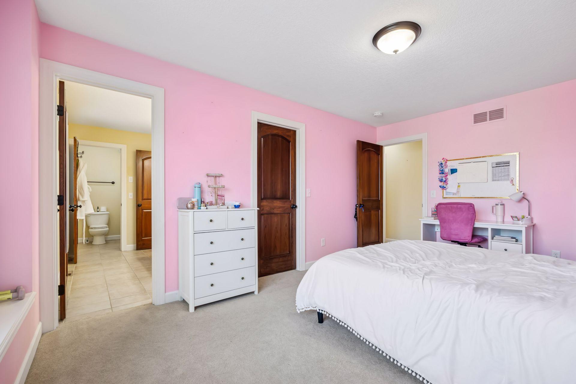 Plymouth, Minnesota, 55446, United States, 5 Bedrooms Bedrooms, ,5 BathroomsBathrooms,Residential,For Sale,1926210