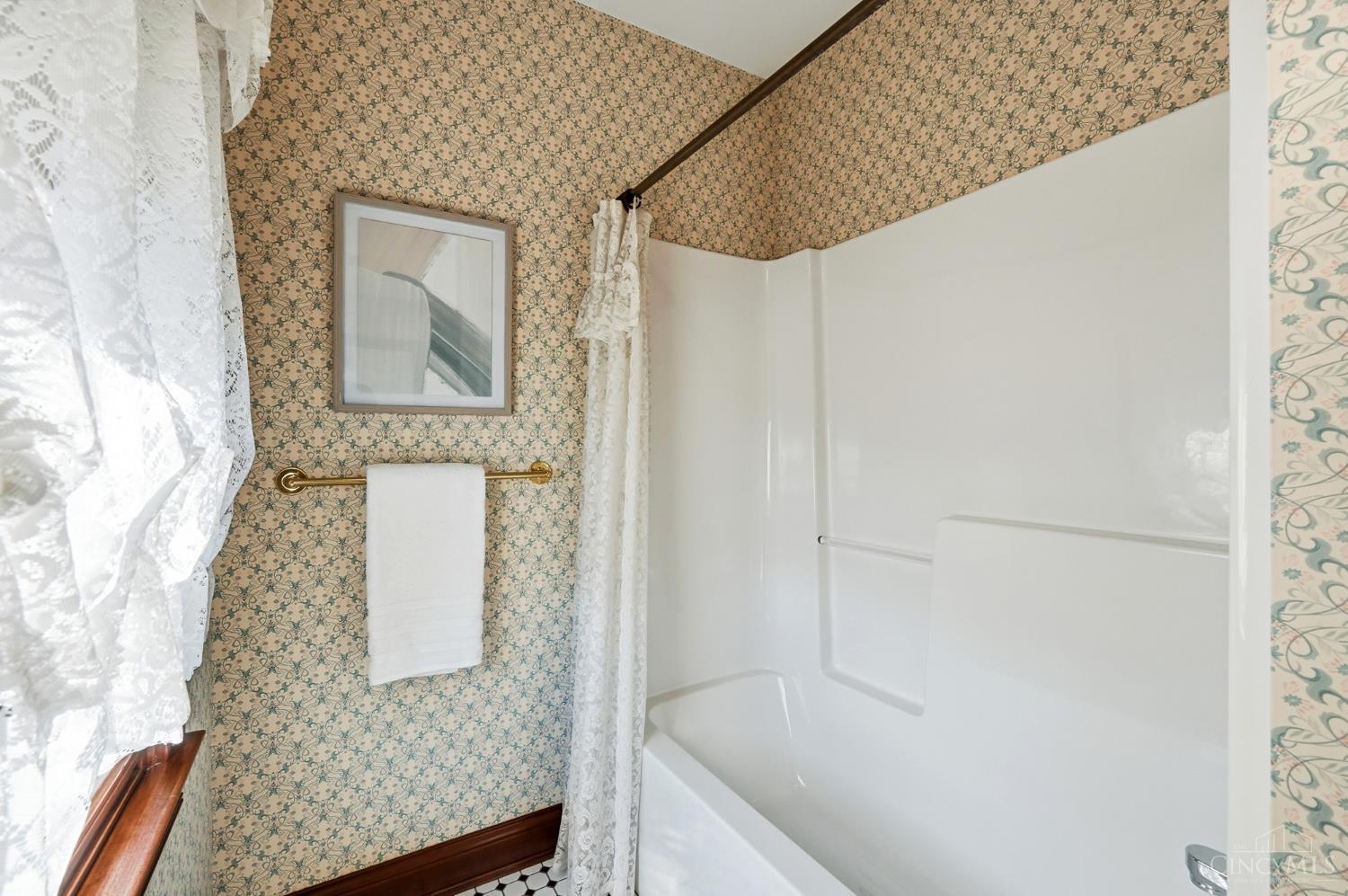 Anderson Twp, Ohio, 45230, United States, 5 Bedrooms Bedrooms, ,6 BathroomsBathrooms,Residential,For Sale,1988245