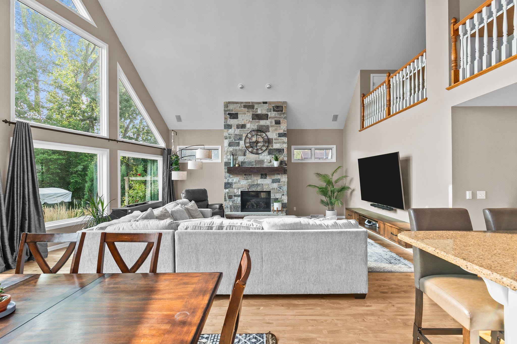 Winneconne, Wisconsin, 54986, United States, 3 Bedrooms Bedrooms, ,4 BathroomsBathrooms,Residential,For Sale,1944874