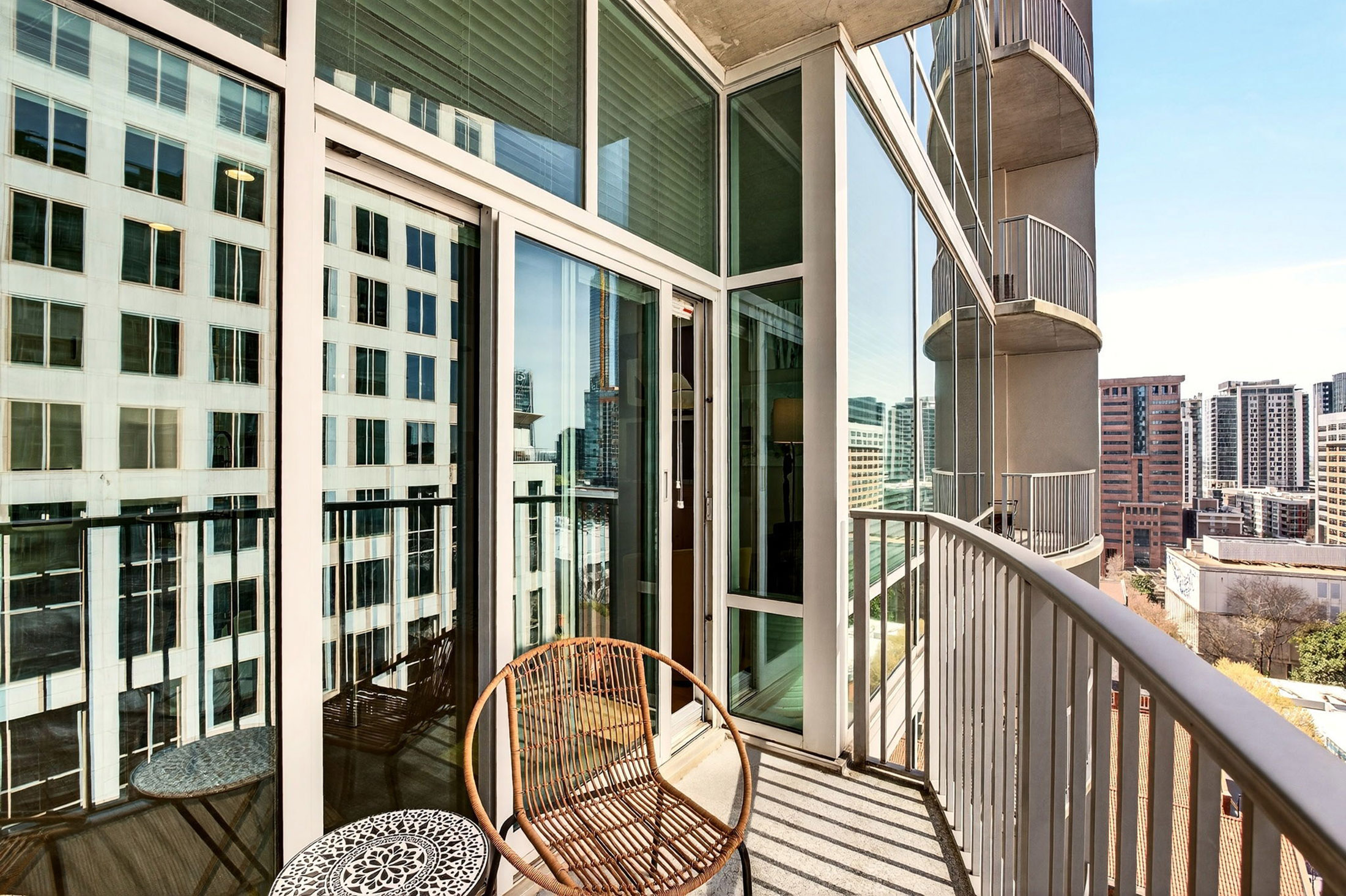  Light-filled Condo Perched Above Peachtree Street in Midtown - 物件實景