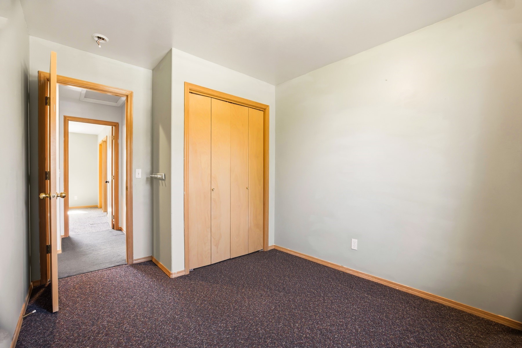  Single-Level Living with Key Updates - 物件實景