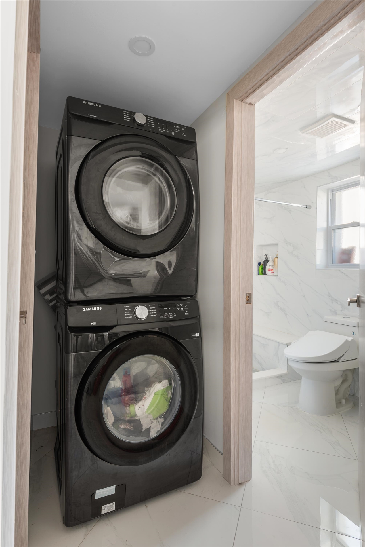 Howard Beach, New York, 11414, United States, 5 Bedrooms Bedrooms, ,2 BathroomsBathrooms,Residential,For Sale,2049449