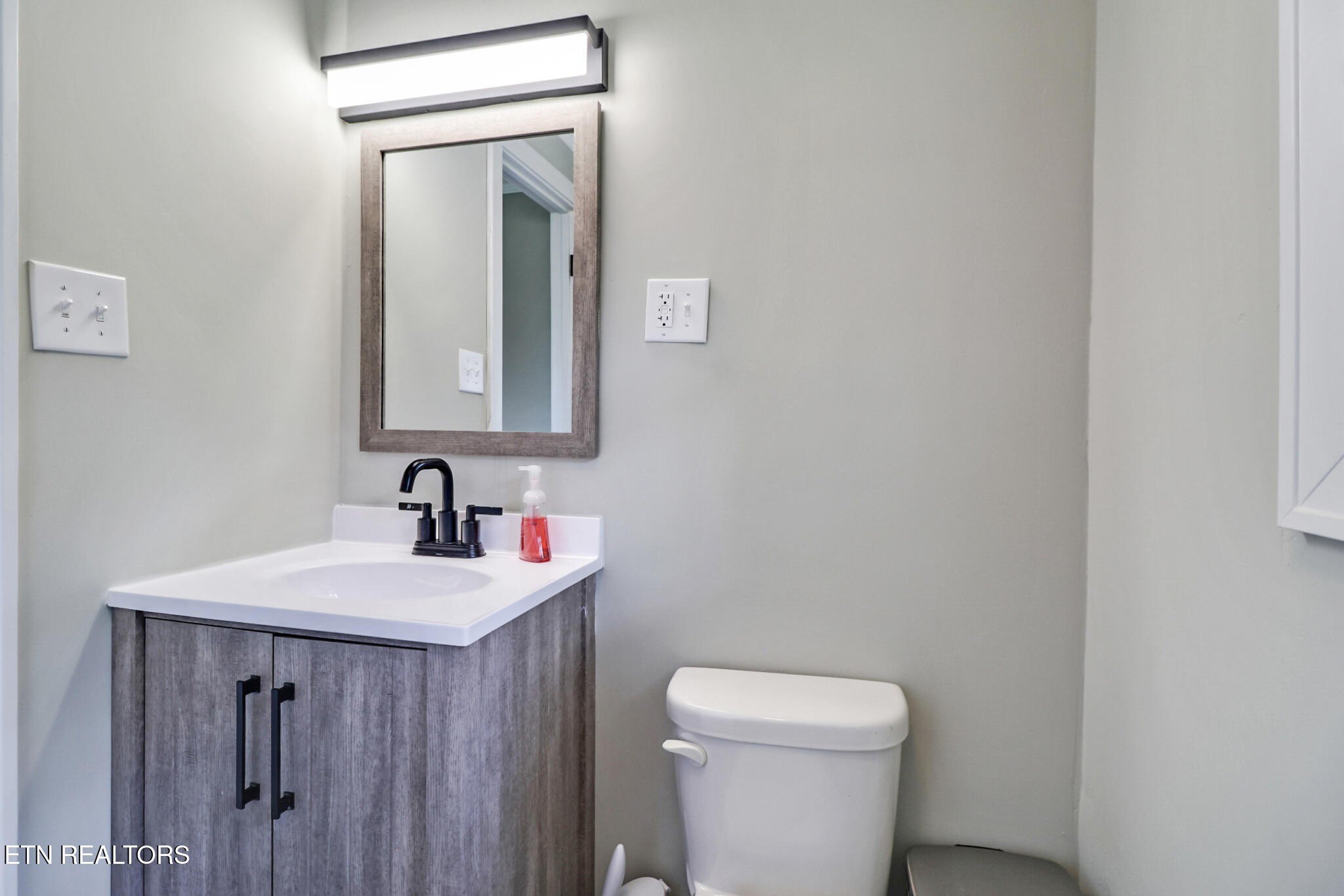 Crossville, Tennessee, 38571, United States, 5 Bedrooms Bedrooms, ,3 BathroomsBathrooms,Residential,For Sale,1986080