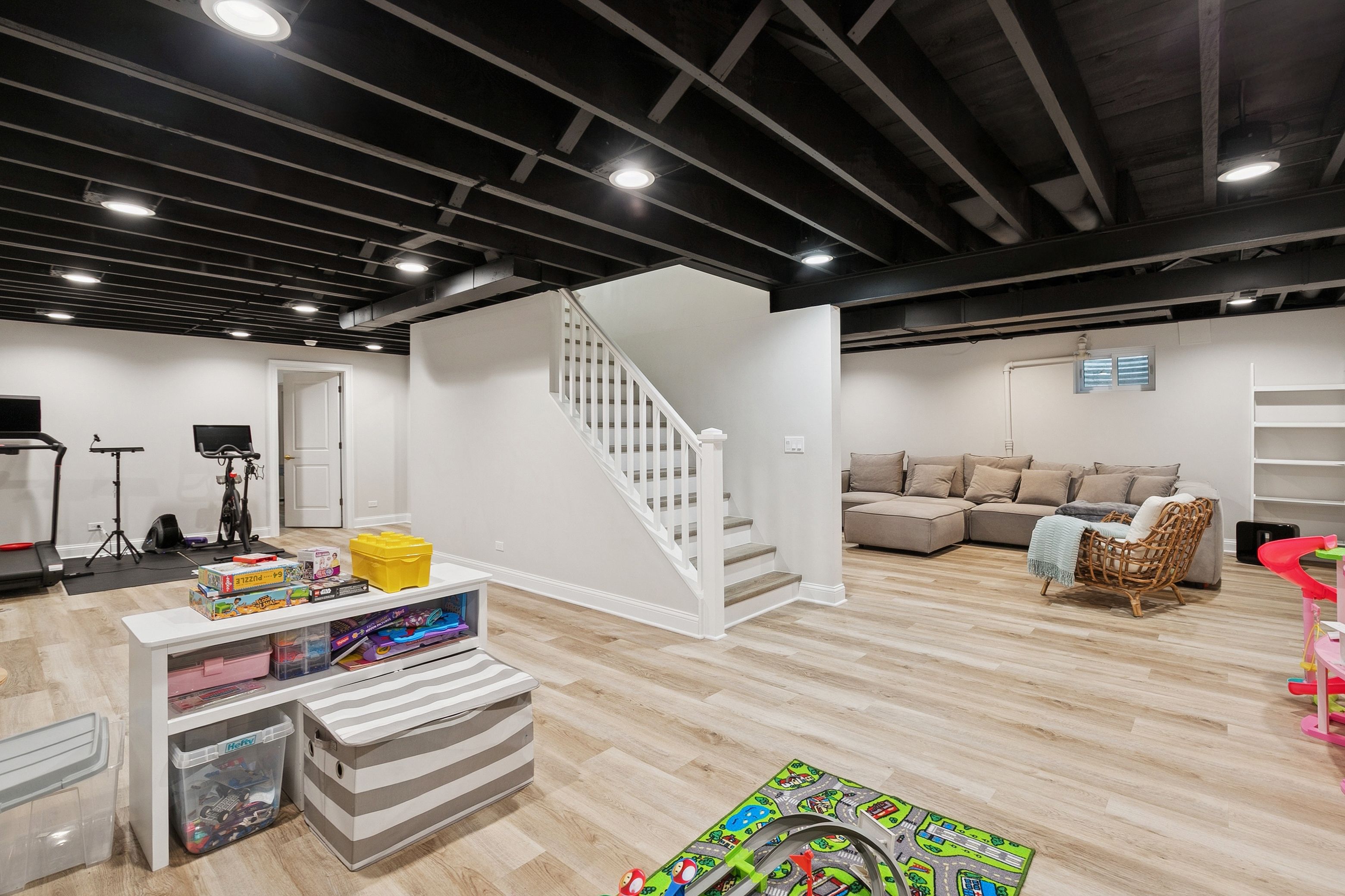  Timeless Charm with Extensive Modern Upgrades and an Unbeatable Lifestyle - 物件實景