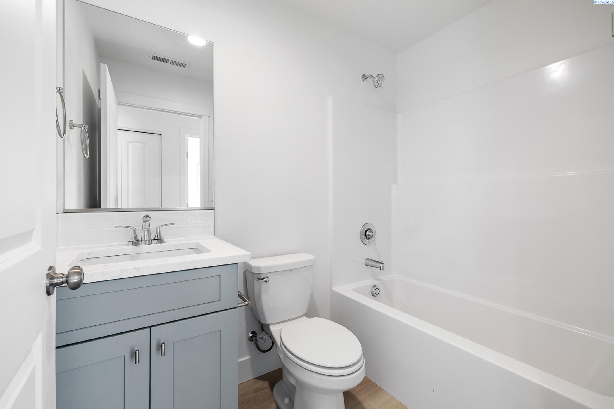 Kennewick, Washington, 99337, United States, 6 Bedrooms Bedrooms, ,Residential,For Sale,1787924