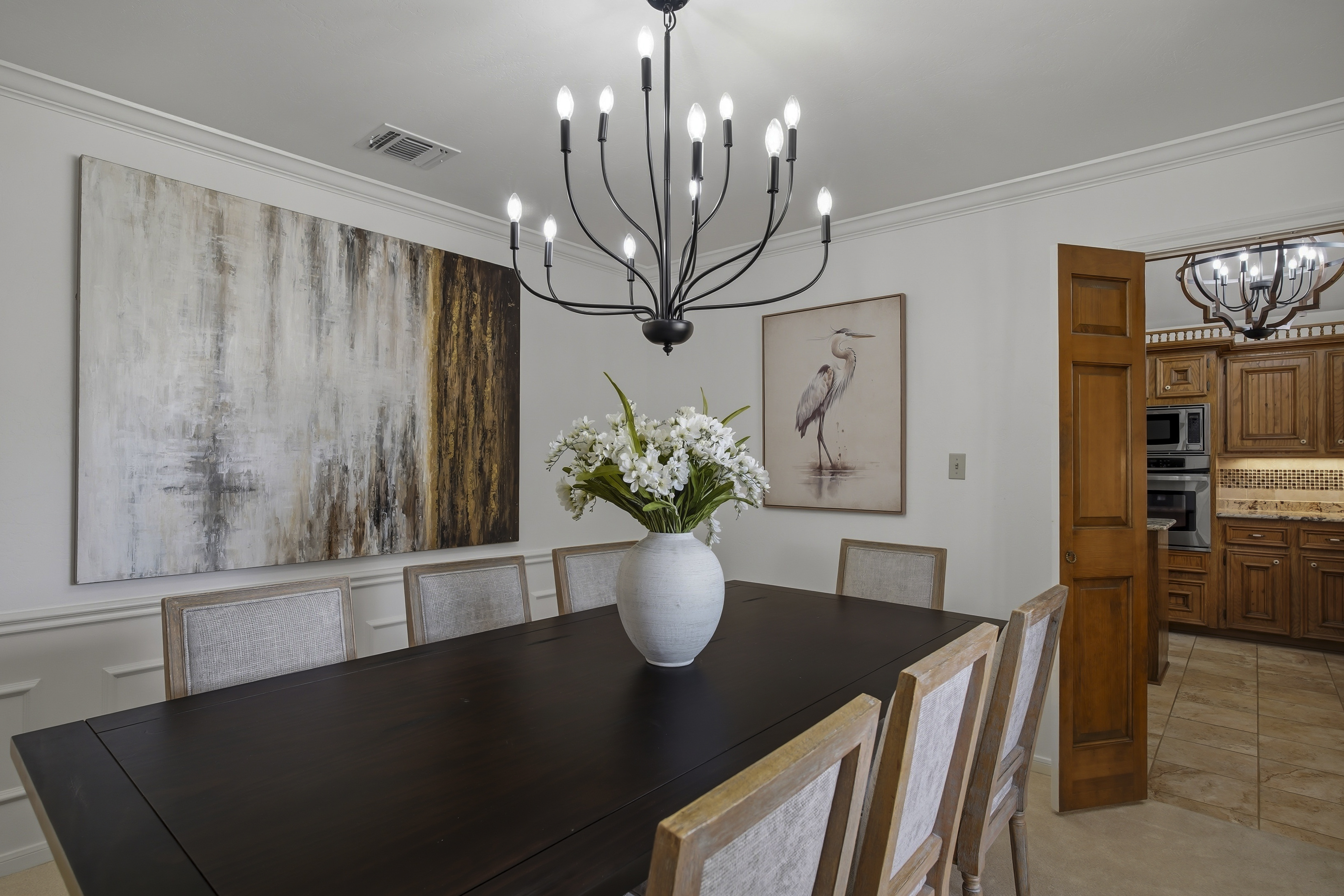  Custom Home with Private Backyard Oasis - 物件實景