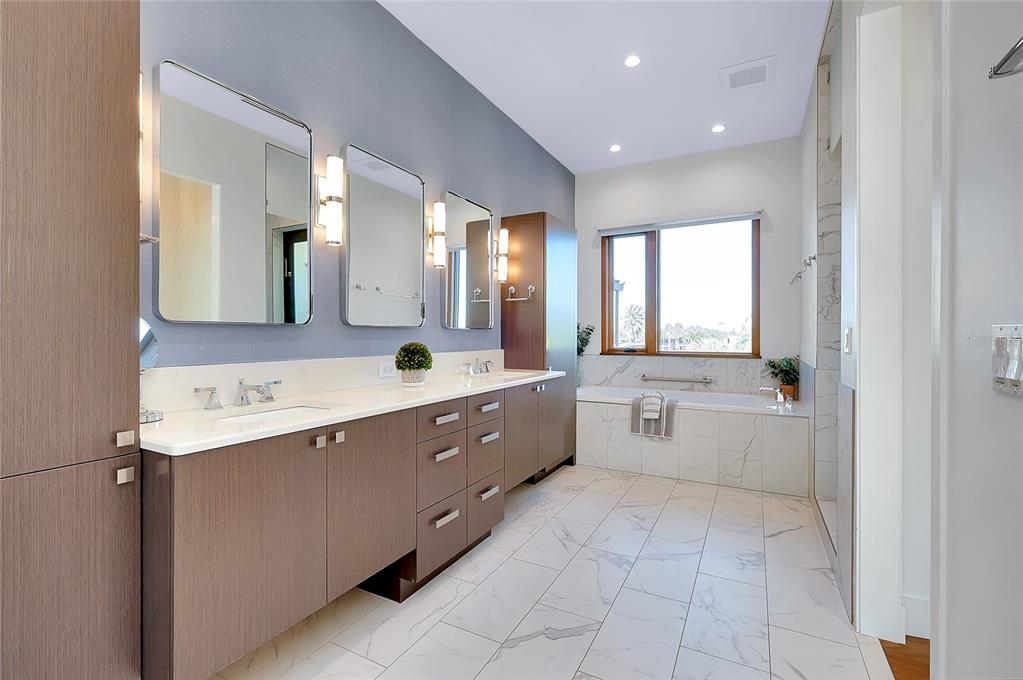 Sarasota, Florida, 34236, United States, 5 Bedrooms Bedrooms, ,6 BathroomsBathrooms,Residential,For Sale,1994803