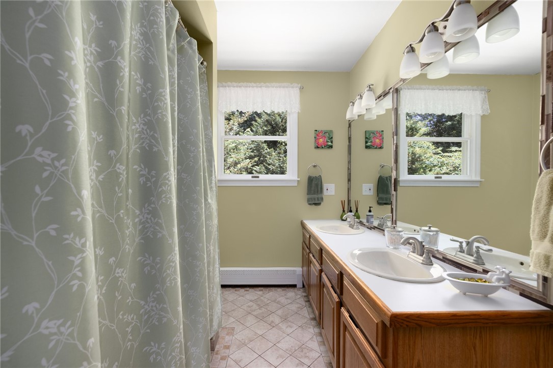 North Kingstown, Rhode Island, 02874, United States, 3 Bedrooms Bedrooms, ,2 BathroomsBathrooms,Residential,For Sale,1906008