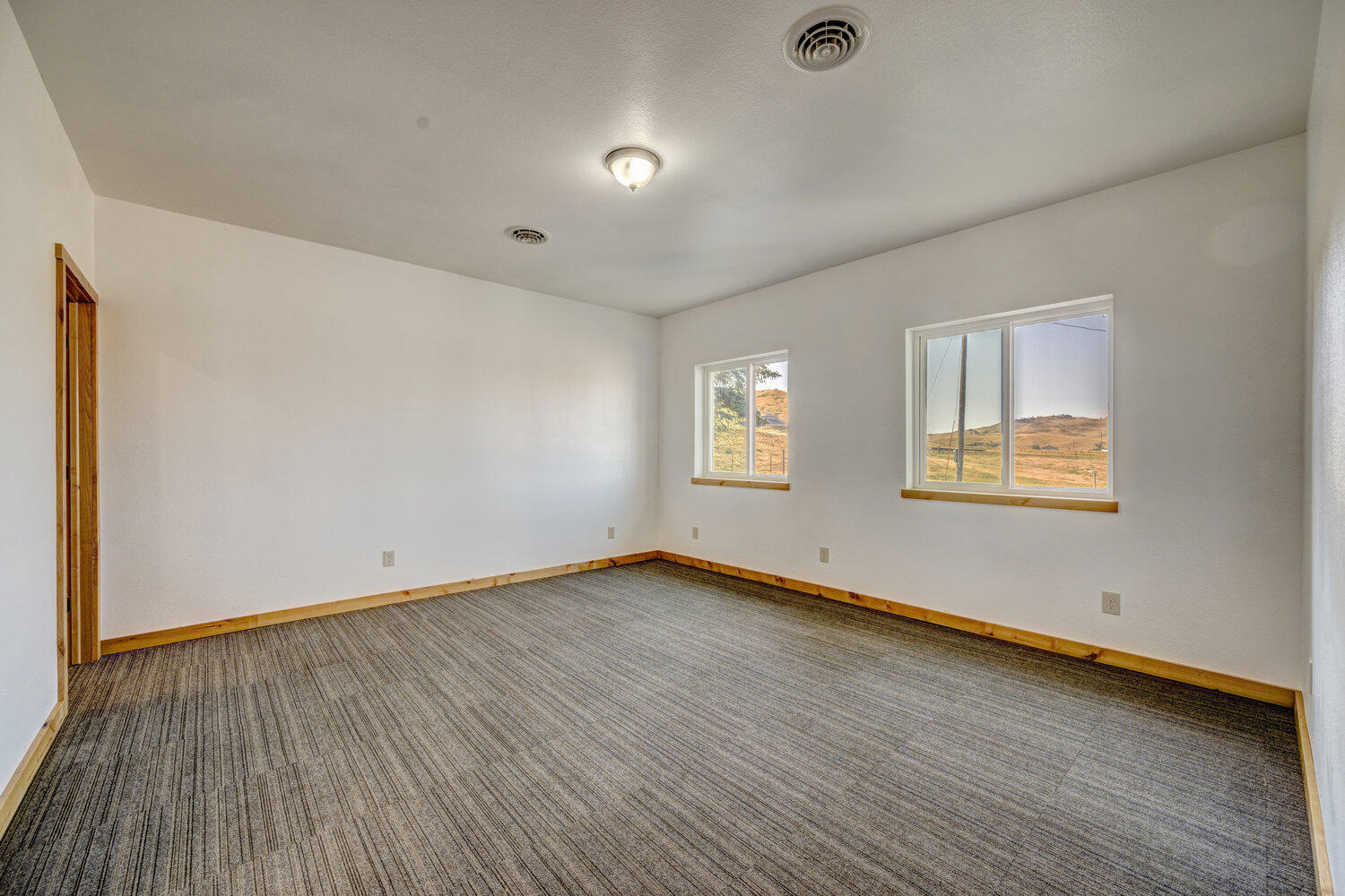 Wyarno, Wyoming, 82845, United States, 6 Bedrooms Bedrooms, ,3 BathroomsBathrooms,Residential,For Sale,1941792