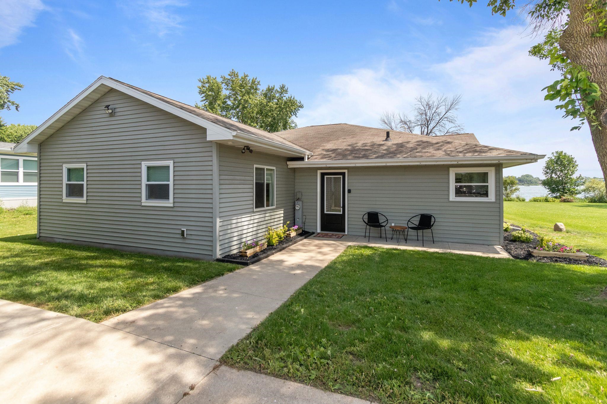 NEENAH, Wisconsin, 54956, United States, 3 Bedrooms Bedrooms, ,2 BathroomsBathrooms,Residential,For Sale,1912051