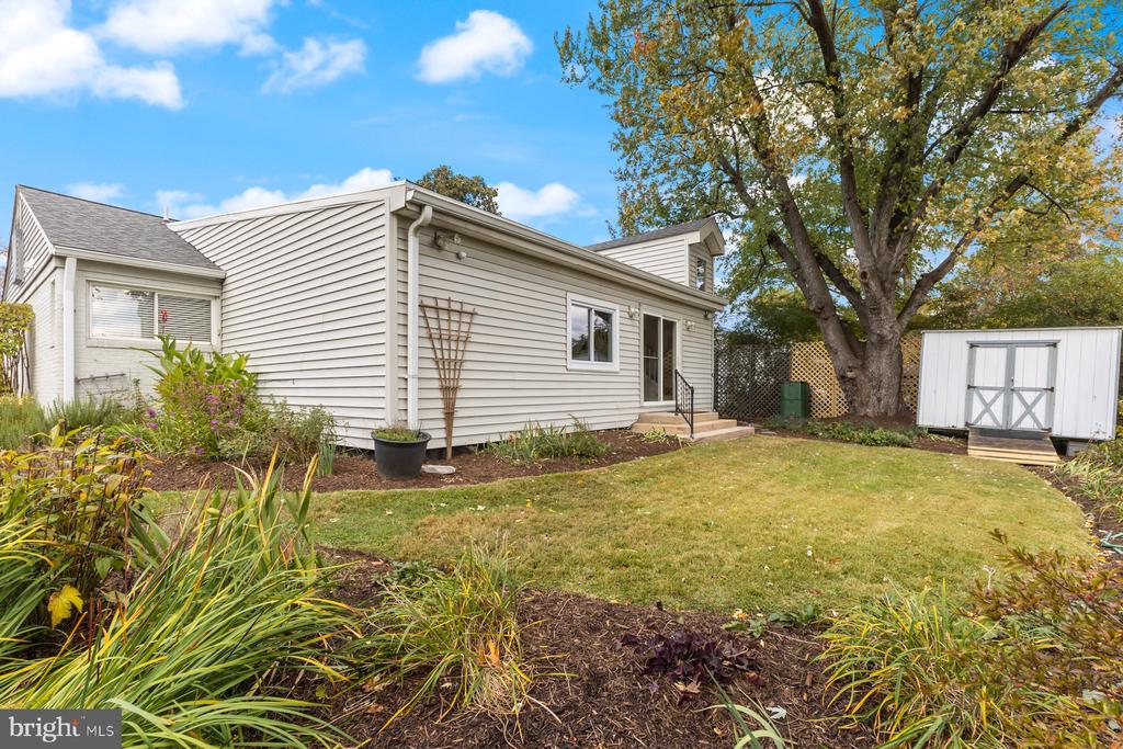 Takoma Park, Maryland, 20912, United States, 2 Bedrooms Bedrooms, ,2 BathroomsBathrooms,Residential,For Sale,1974718