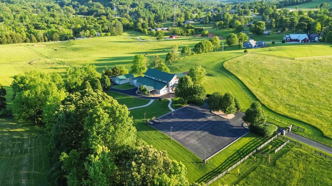 Somerset, Kentucky, 42503, United States, 6 Bedrooms Bedrooms, ,5 BathroomsBathrooms,Residential,For Sale,1835271