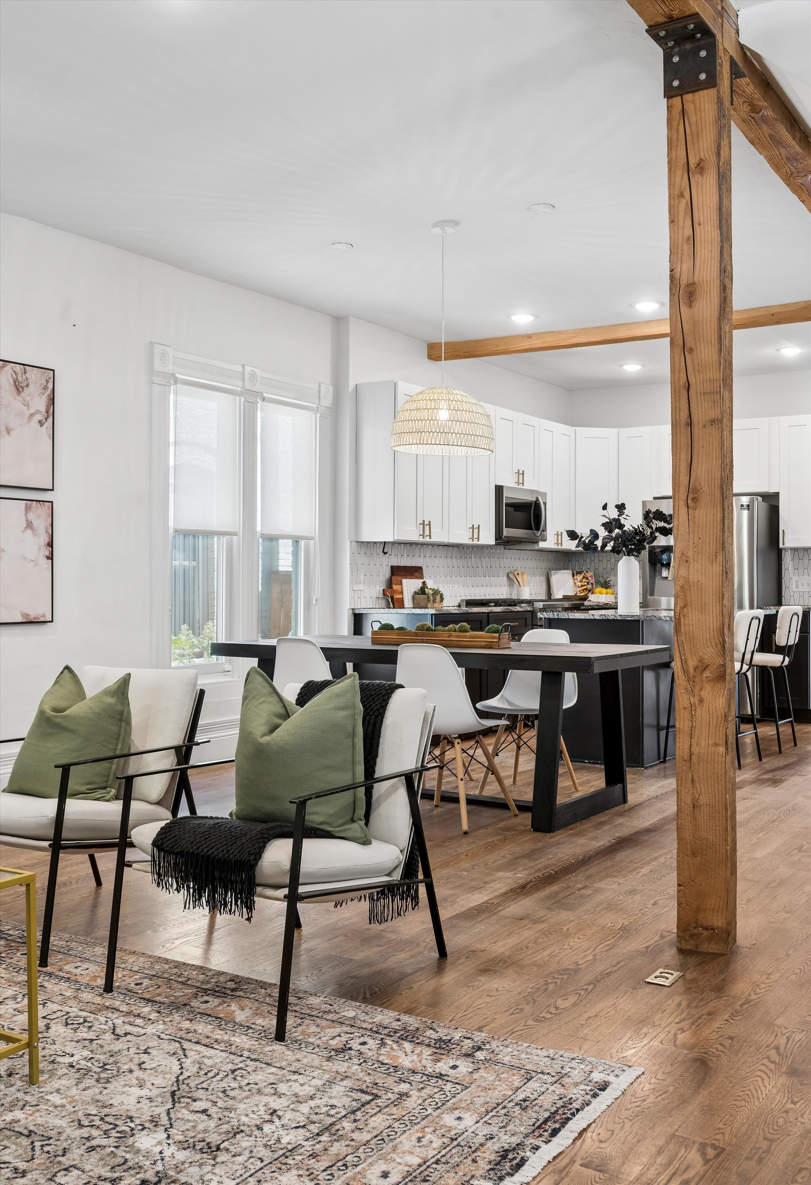  Beautifully reimagined Victorian seamlessly blends historic charm & modern livin - 物件實景