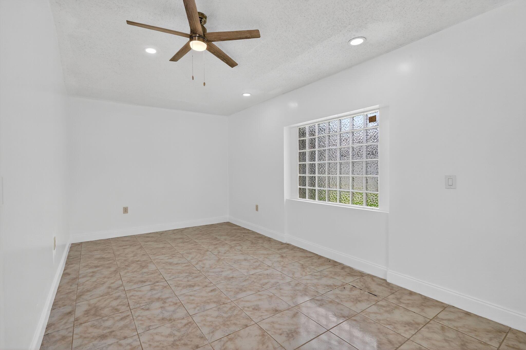 West Palm Beach, Florida, 33401, United States, 4 Bedrooms Bedrooms, ,2 BathroomsBathrooms,Residential,For Sale,1975982