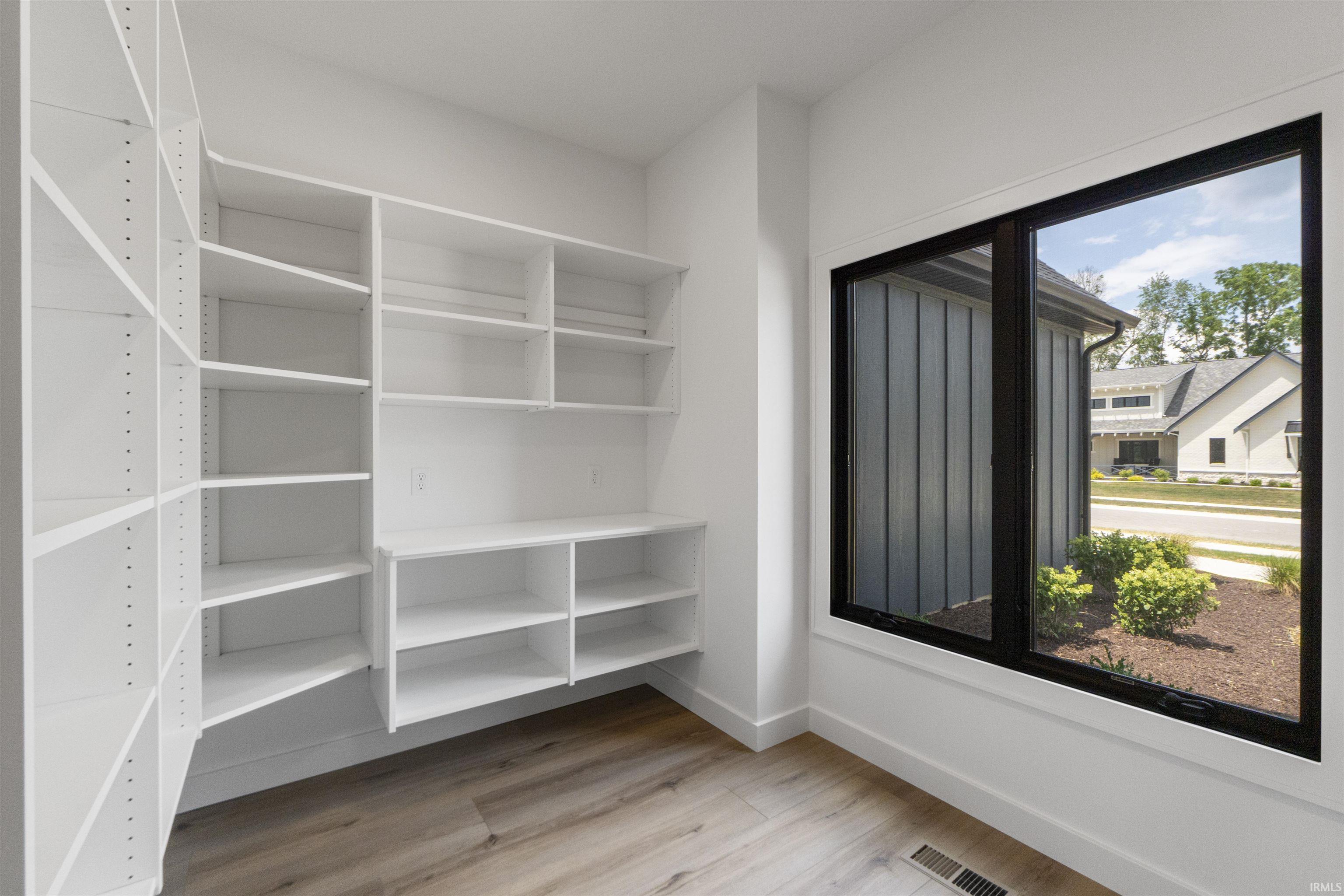 Huntertown, Indiana, 46748, United States, 4 Bedrooms Bedrooms, ,4 BathroomsBathrooms,Residential,For Sale,1977042