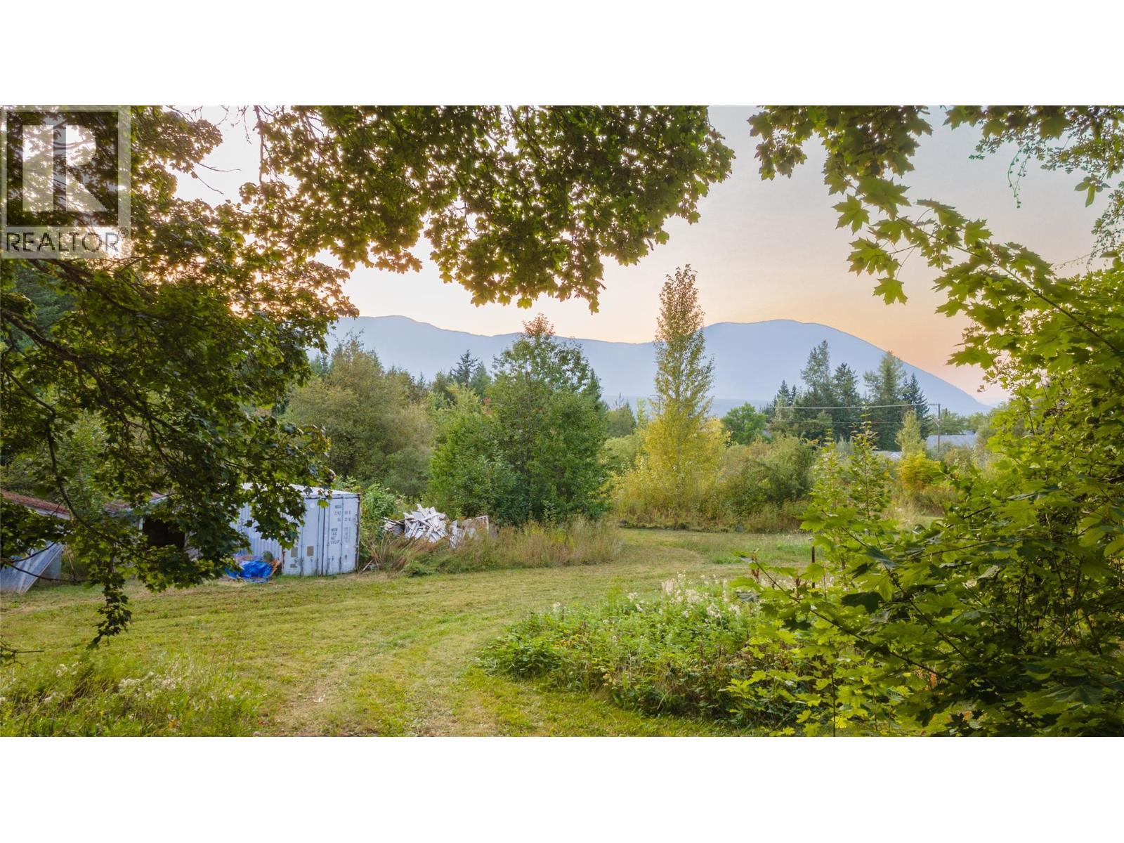 SALMON ARM, British Columbia, V1E 1J3, CA, 4 Bedrooms Bedrooms, ,2 BathroomsBathrooms,Residential,For Sale,1950734