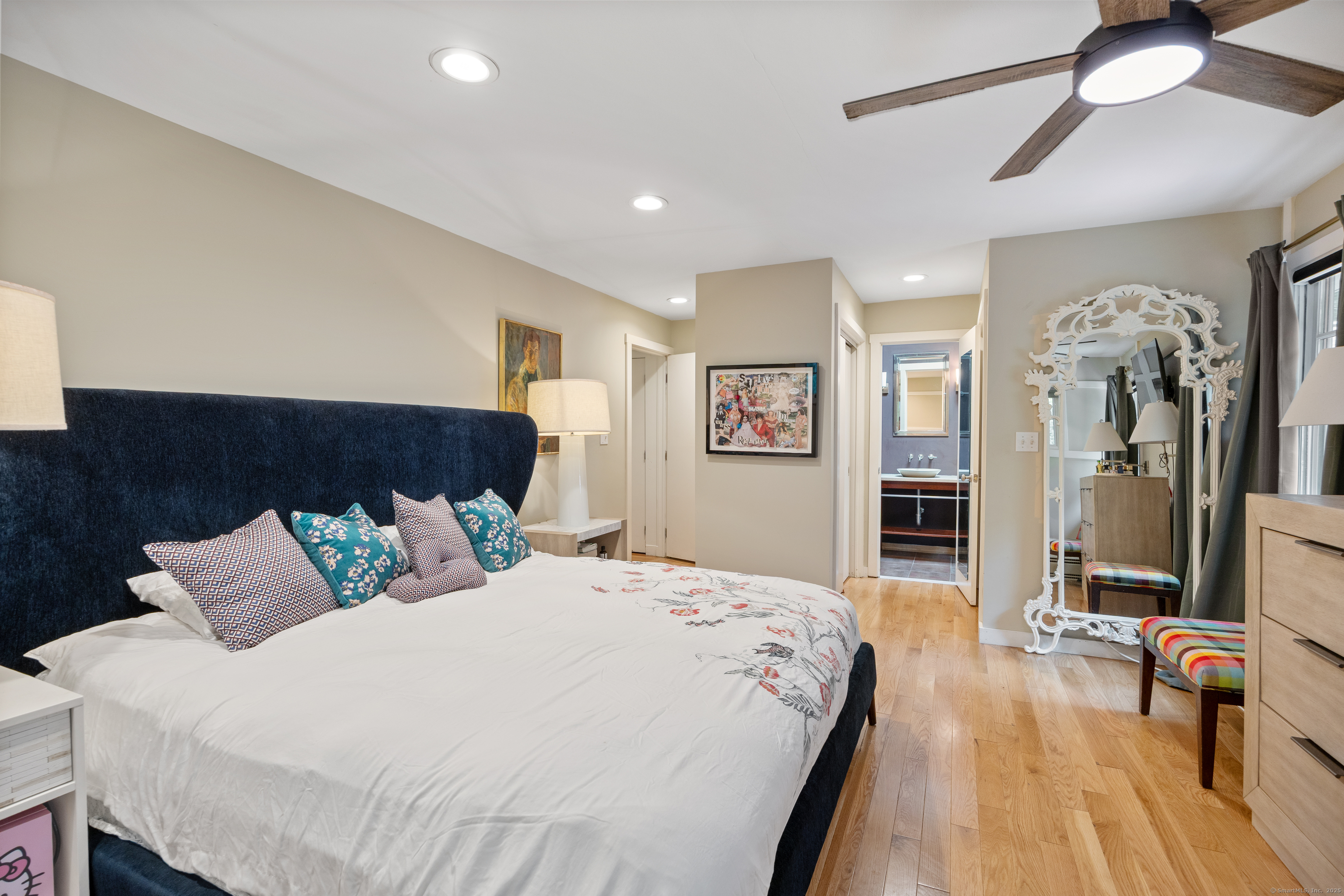 Woodbridge, Connecticut, 06525, United States, 3 Bedrooms Bedrooms, ,4 BathroomsBathrooms,Residential,For Sale,1912137