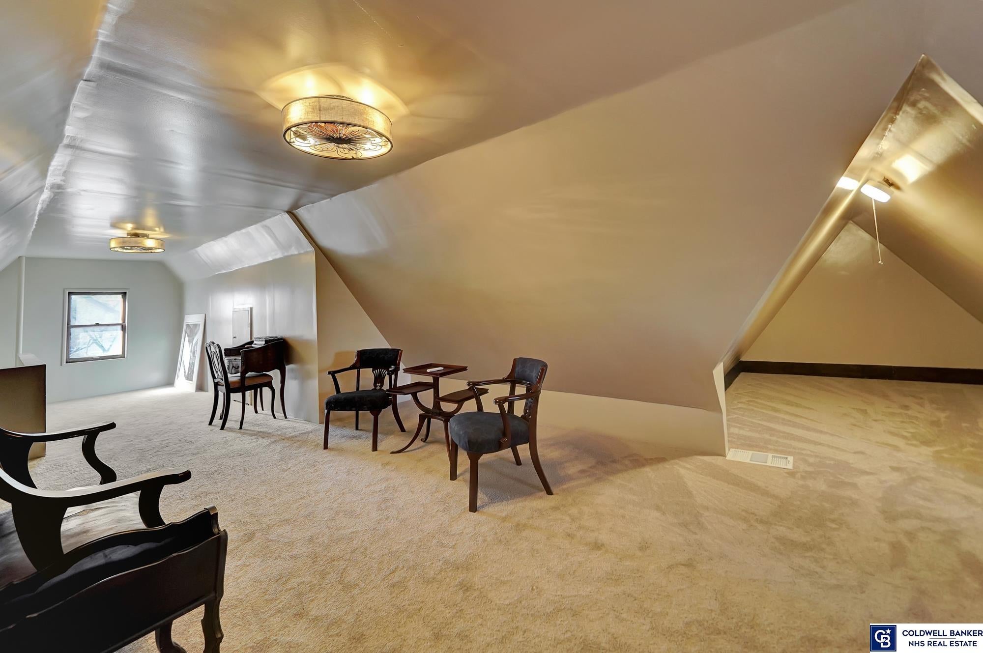 Lincoln, Nebraska, 68510, United States, 6 Bedrooms Bedrooms, ,2 BathroomsBathrooms,Residential,For Sale,1796246