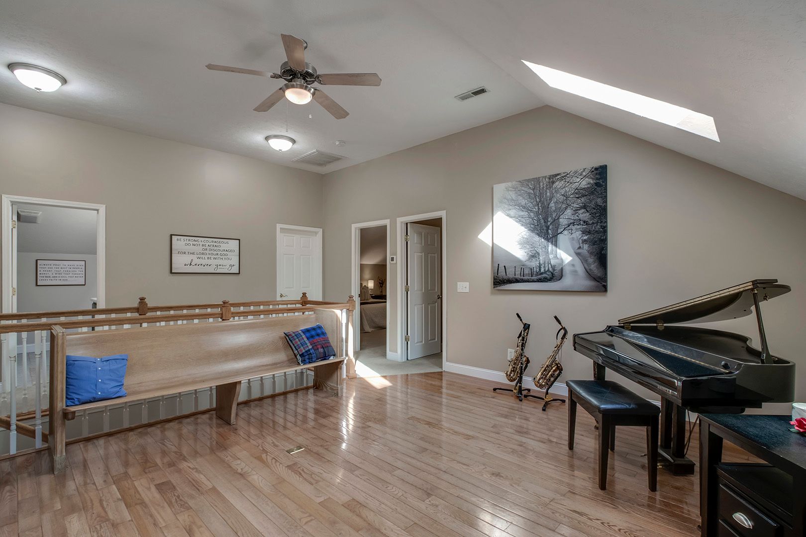 Kingston, Tennessee, 37763, United States, 5 Bedrooms Bedrooms, ,5 BathroomsBathrooms,Residential,For Sale,2011404