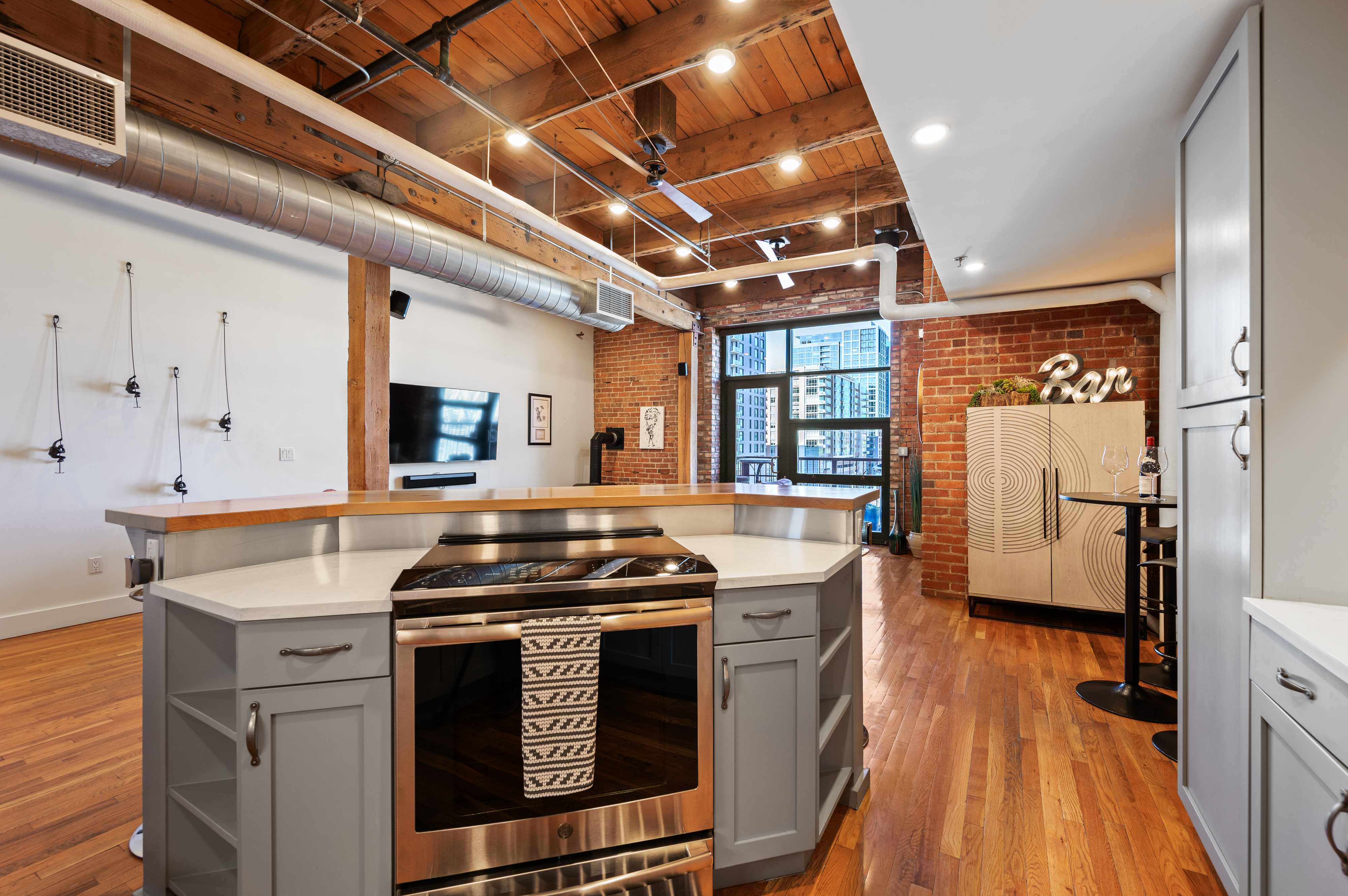  Unit 518 Occupies the Top Floor of the Ice House Lofts - 物件實景