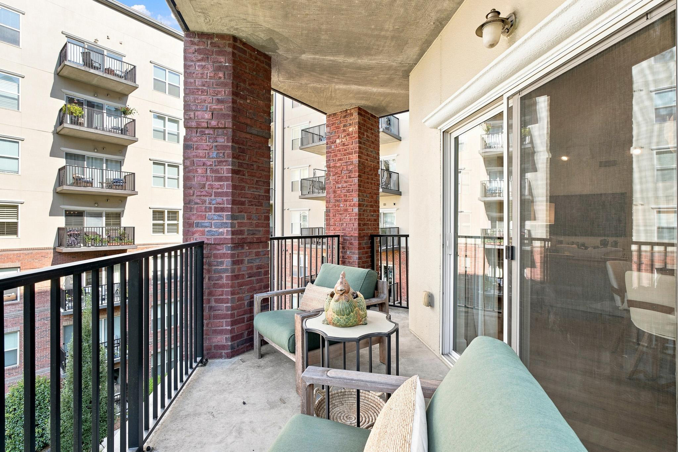  Rare Turn-key Riverfront Living - 物件實景
