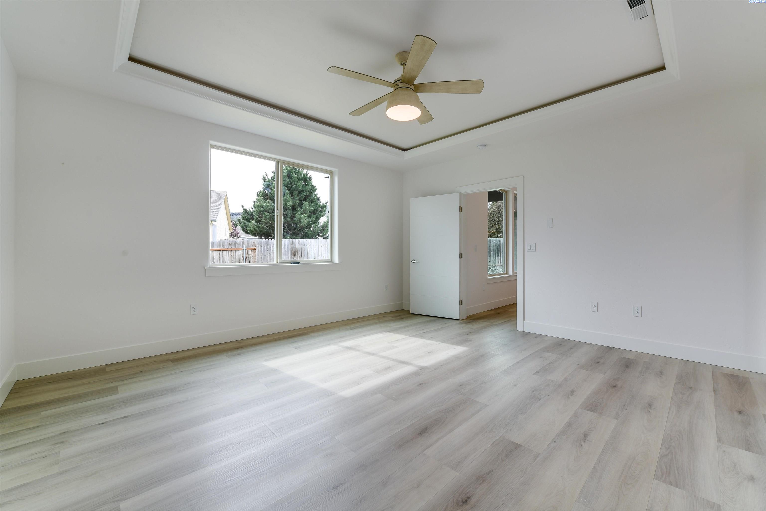 Richland, Washington, 99352, United States, 4 Bedrooms Bedrooms, ,1 BathroomBathrooms,Residential,For Sale,1992937