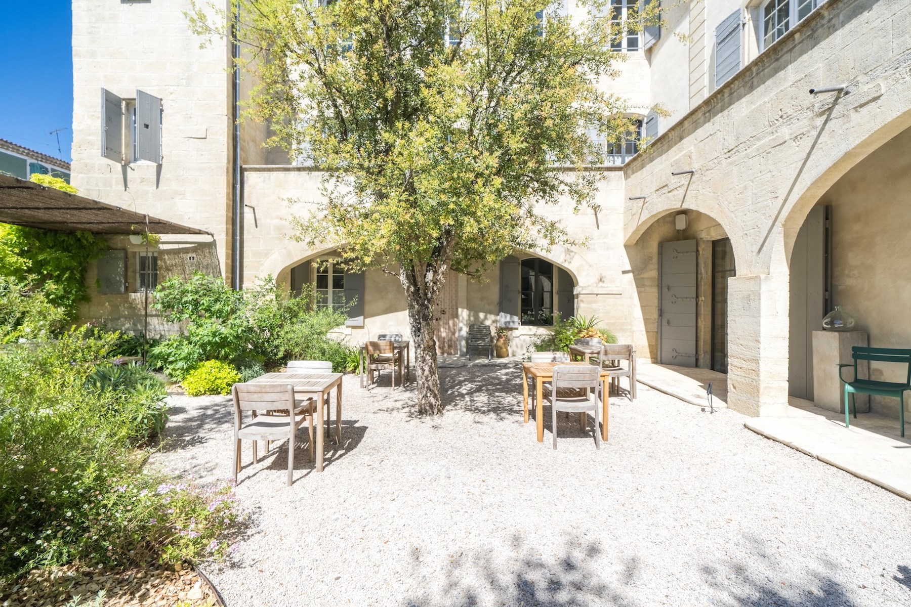  Fully renovated private mansion of over 1,100 sqm with garden, swimming pool an… - 物件實景