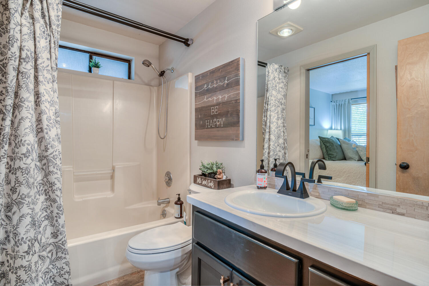 Sunriver, Oregon, 97707, United States, 3 Bedrooms Bedrooms, ,2 BathroomsBathrooms,Residential,For Sale,1982531