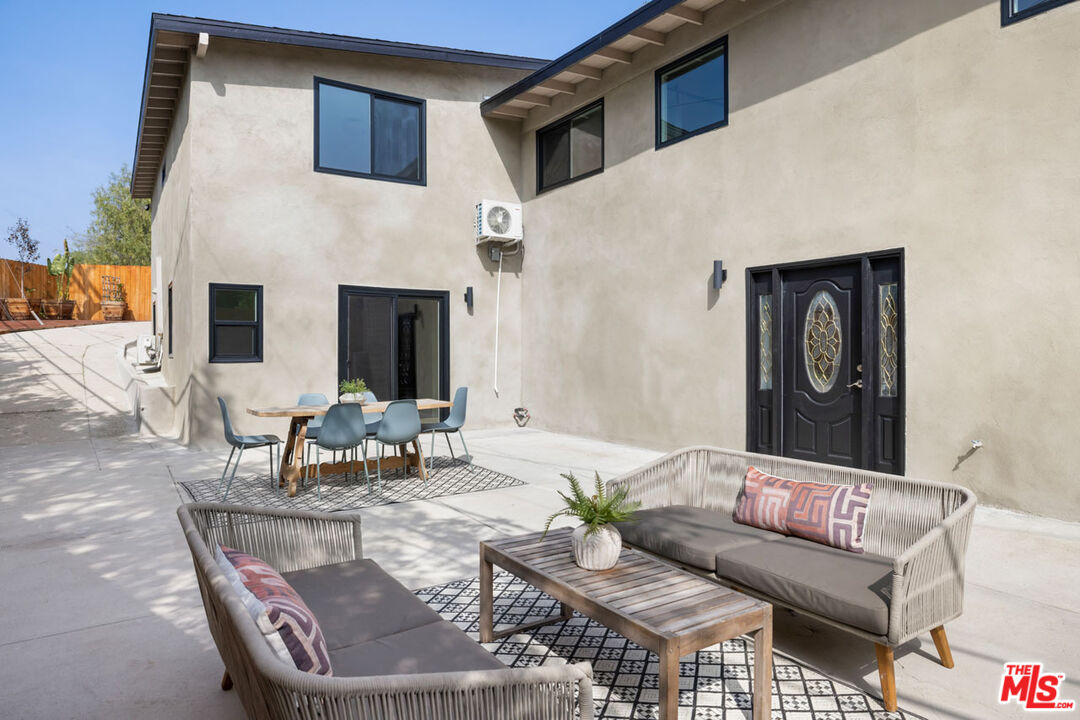 Los Angeles, California, 90065, United States, 3 Bedrooms Bedrooms, ,2 BathroomsBathrooms,Residential,For Sale,1987634