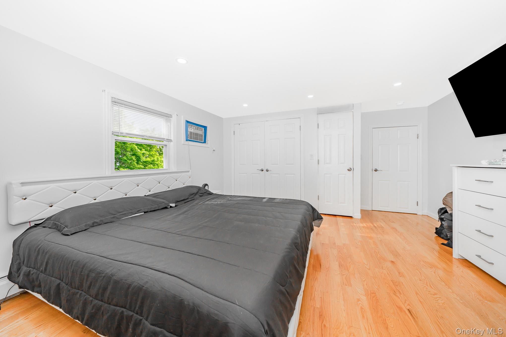 Freeport, New York, 11520, United States, 5 Bedrooms Bedrooms, ,3 BathroomsBathrooms,Residential,For Sale,1977897