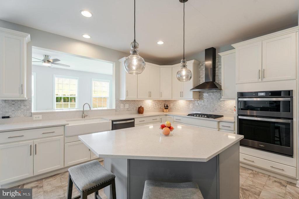 Charles Town, West Virginia, 25414, United States, 4 Bedrooms Bedrooms, ,5 BathroomsBathrooms,Residential,For Sale,1965453