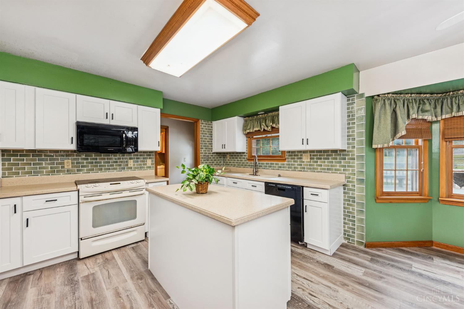 Batavia, Ohio, 45103, United States, 4 Bedrooms Bedrooms, ,4 BathroomsBathrooms,Residential,For Sale,1905917