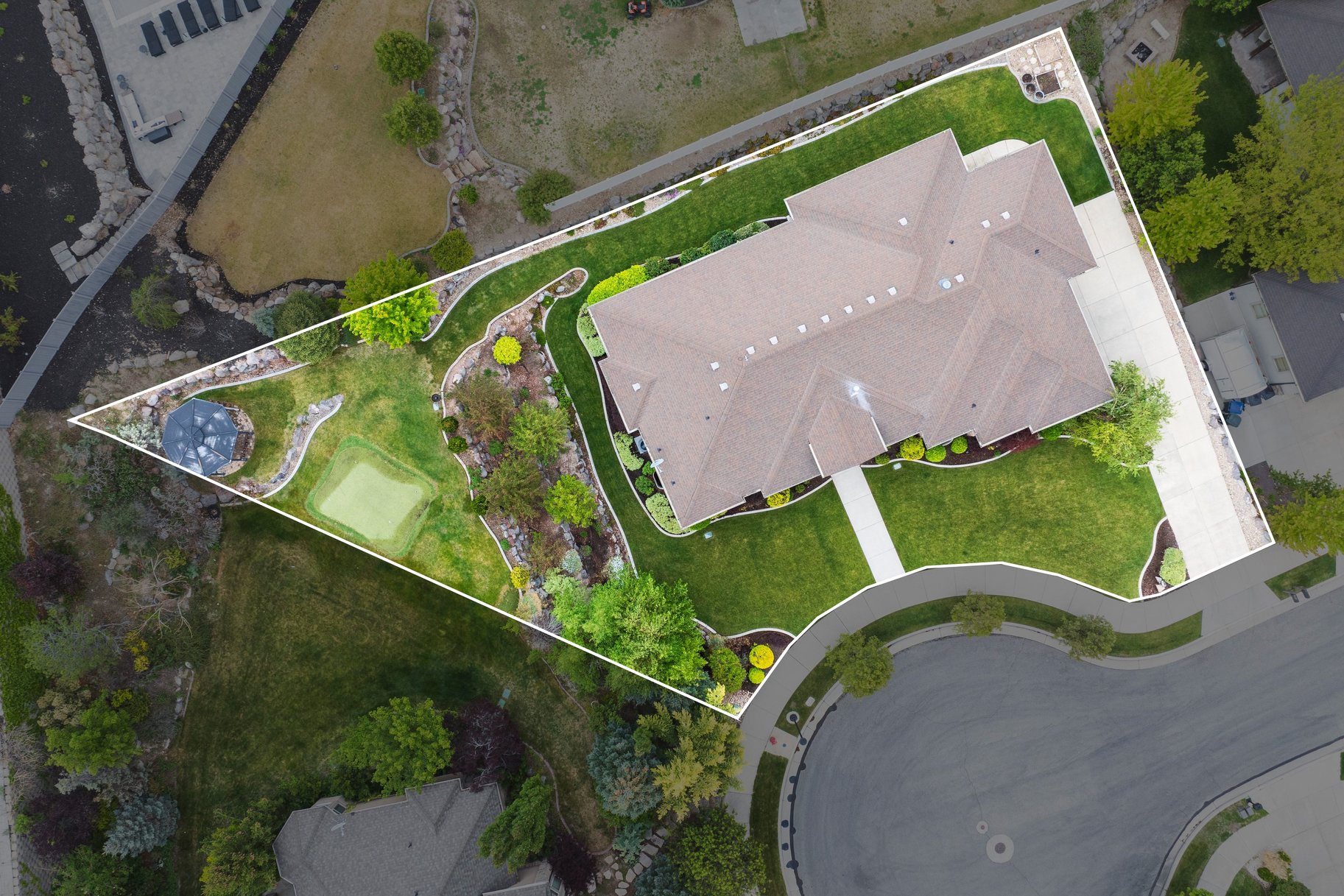  Incredible Views, Beautiful Yard, Prime Location and With Room To Grow - 物件實景