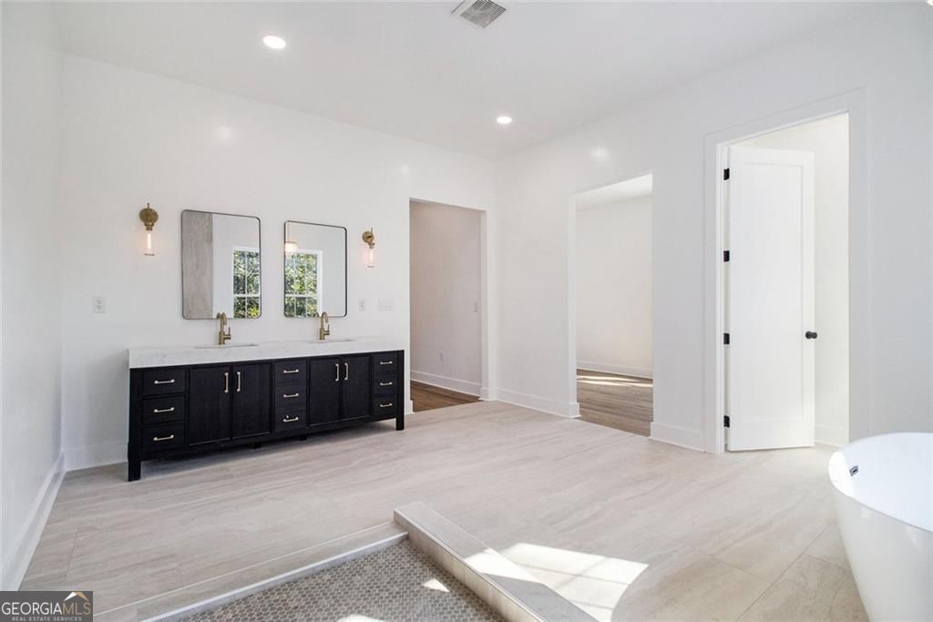 Dawsonville, Georgia, 30534, United States, 5 Bedrooms Bedrooms, ,7 BathroomsBathrooms,Residential,For Sale,1952234