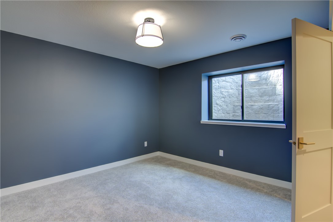 Eau Claire, Wisconsin, 54701, United States, 3 Bedrooms Bedrooms, ,2 BathroomsBathrooms,Residential,For Sale,1984514