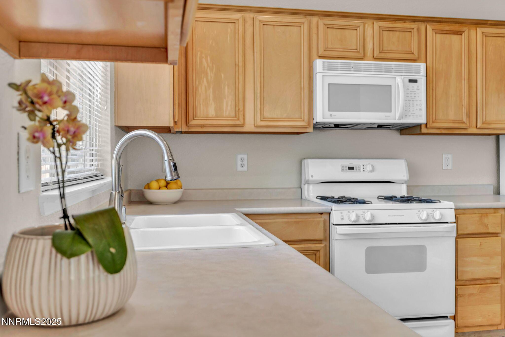 Sparks, Nevada, 89436, United States, 3 Bedrooms Bedrooms, ,2 BathroomsBathrooms,Residential,For Sale,1989103