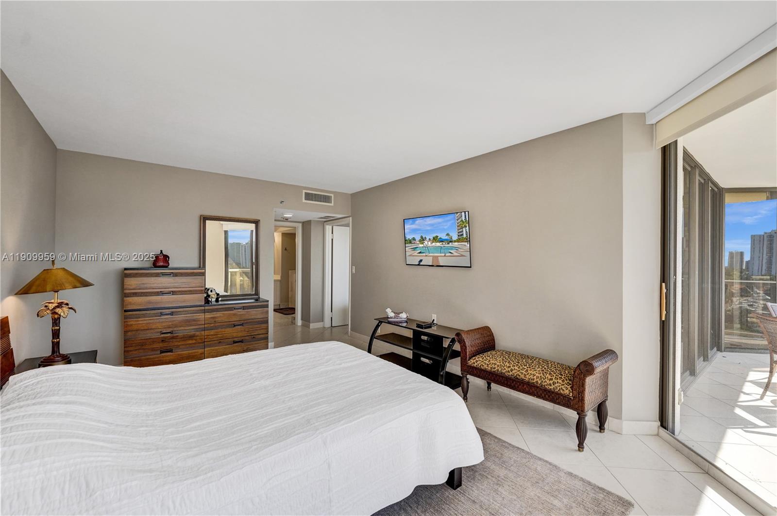 Aventura, Florida, 33180, United States, 2 Bedrooms Bedrooms, ,2 BathroomsBathrooms,Residential,For Sale,1988948