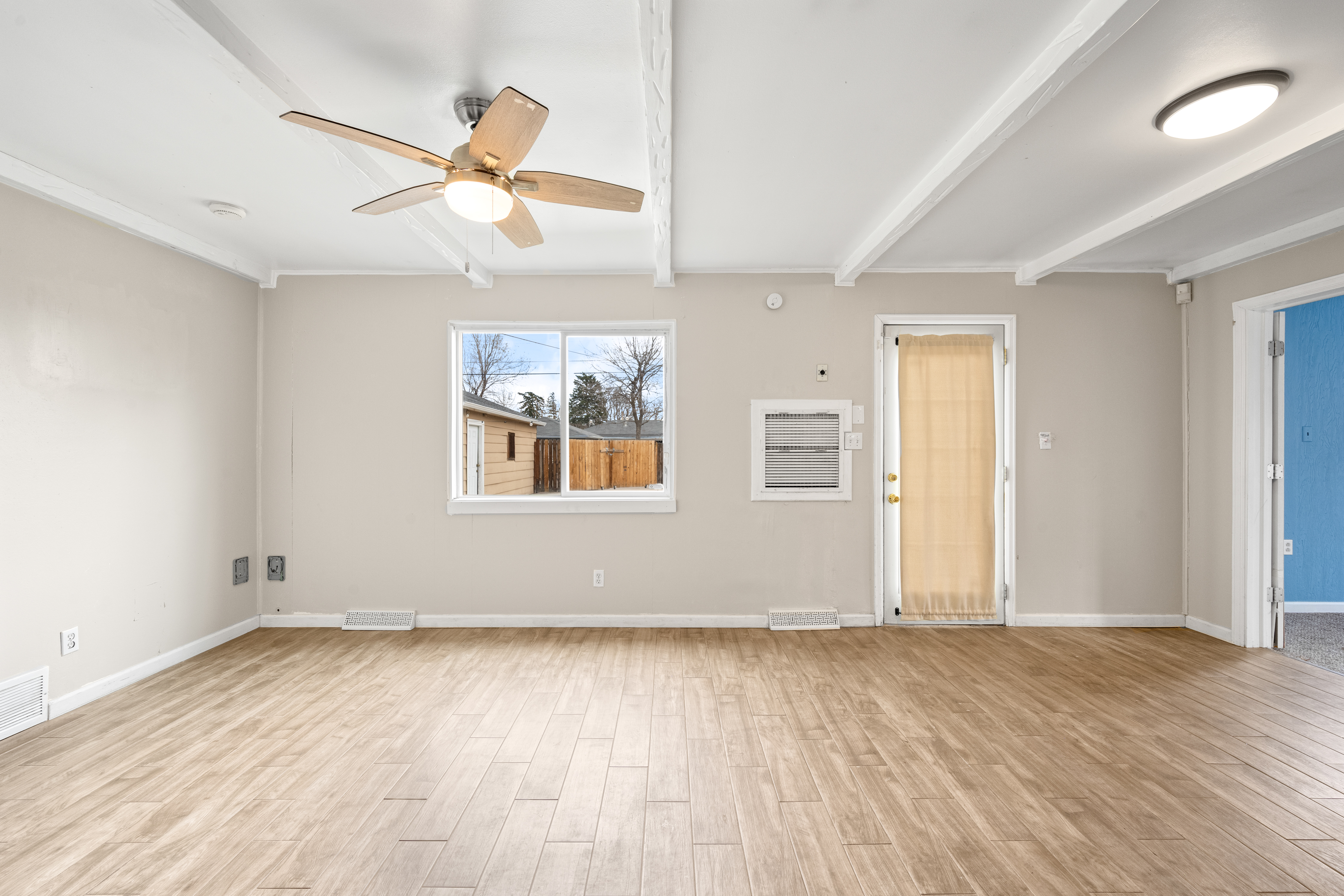  5 Bedroom Home Just Steps From Huston Lake Park - 物件實景