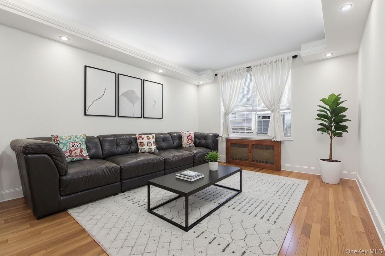 Rego Park, New York, 11374, United States, 3 Bedrooms Bedrooms, ,2 BathroomsBathrooms,Residential,For Sale,1992831