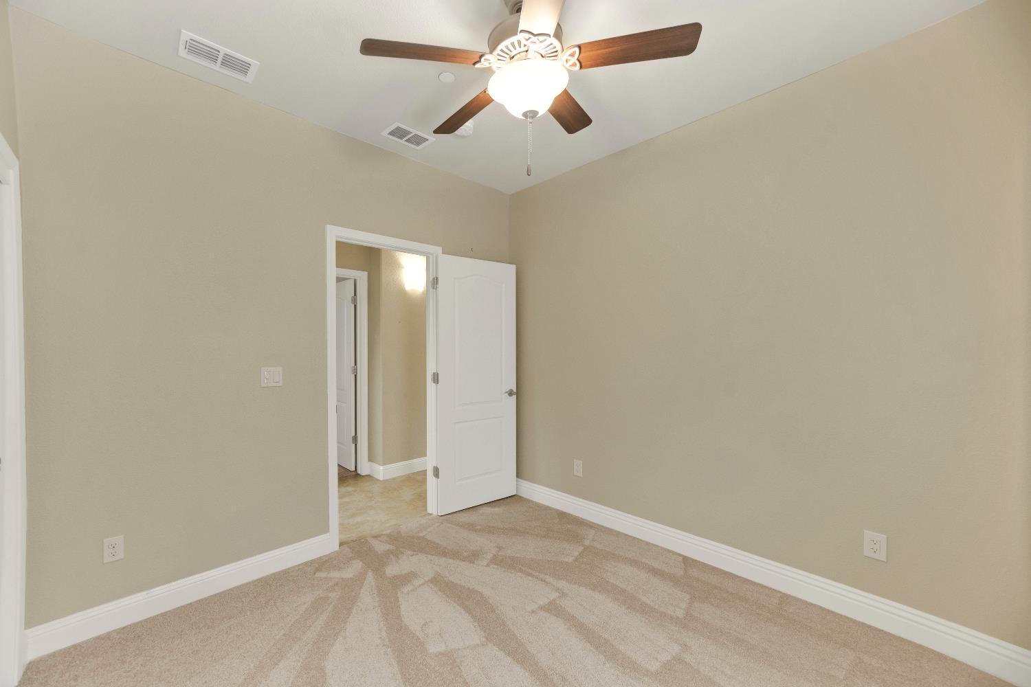 Roseville, California, 95661, United States, 3 Bedrooms Bedrooms, ,2 BathroomsBathrooms,Residential,For Sale,1987670