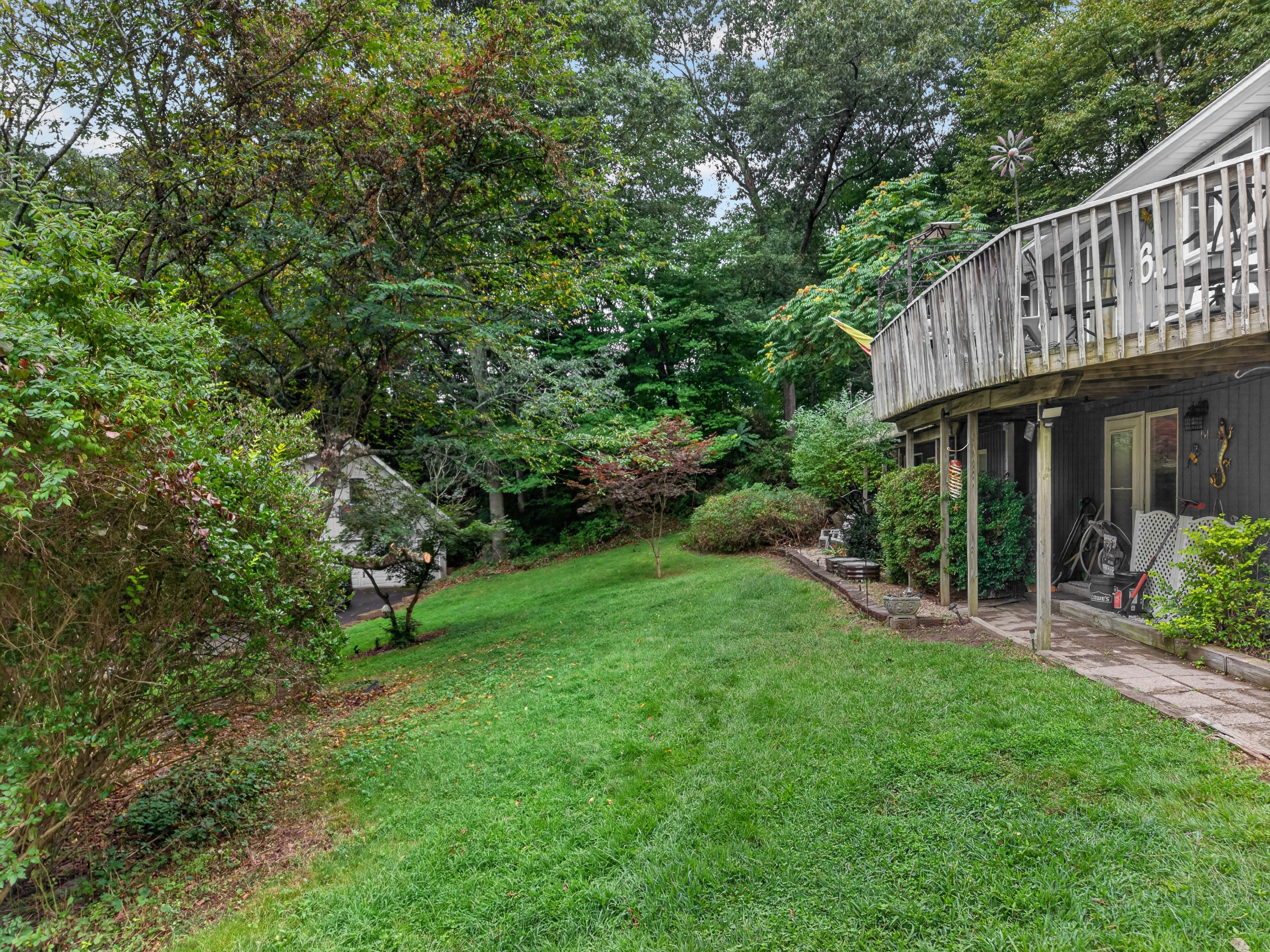  Spacious Two Level Raised Ranch Offers One Floor Living - 物件實景