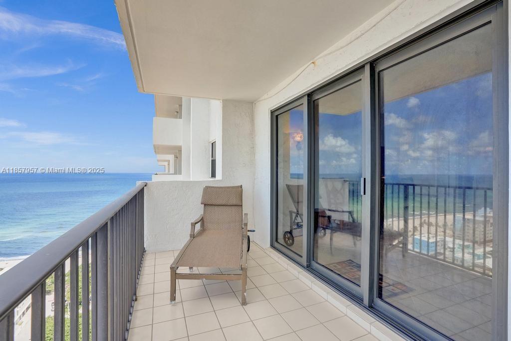 Hollywood, Florida, 33019, United States, 2 Bedrooms Bedrooms, ,2 BathroomsBathrooms,Residential,For Sale,1918580